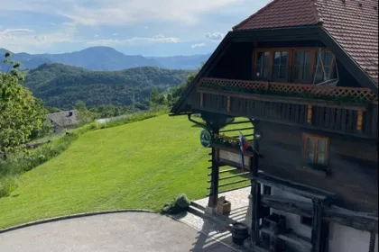 Hut in de Sloveense bergen.