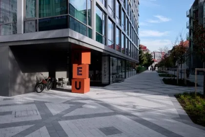 Hotel in het centrum van een stad.