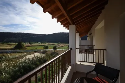 Balkon van hotel met uitzicht.