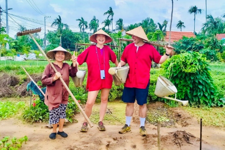 Reizigers in Vietnam.