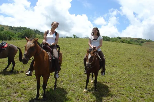 Rondreis Panama met kinderen paardrijden