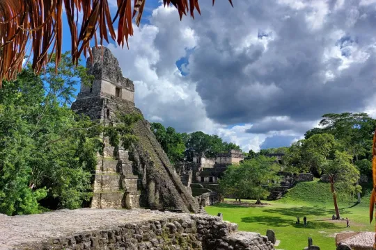 Gran Plaza Tempel I Tikal - Guatemala.